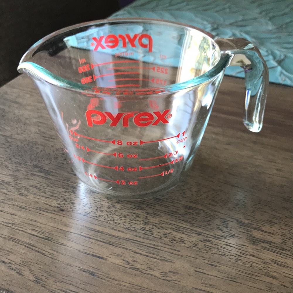 Pyrex Metric Glass Measuring Cup - Picture 3 of 6
